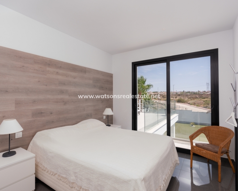 Venta - Chalet Independiente - Urb. El Oasis - La Marina