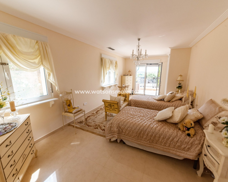Venta - Chalet Independiente - Urb. La Escuera