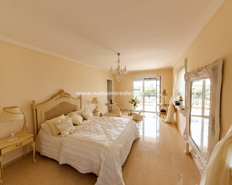 Venta - Chalet Independiente - Urb. La Escuera