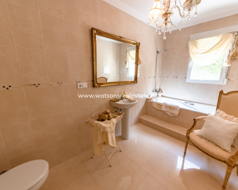 Venta - Chalet Independiente - Urb. La Escuera