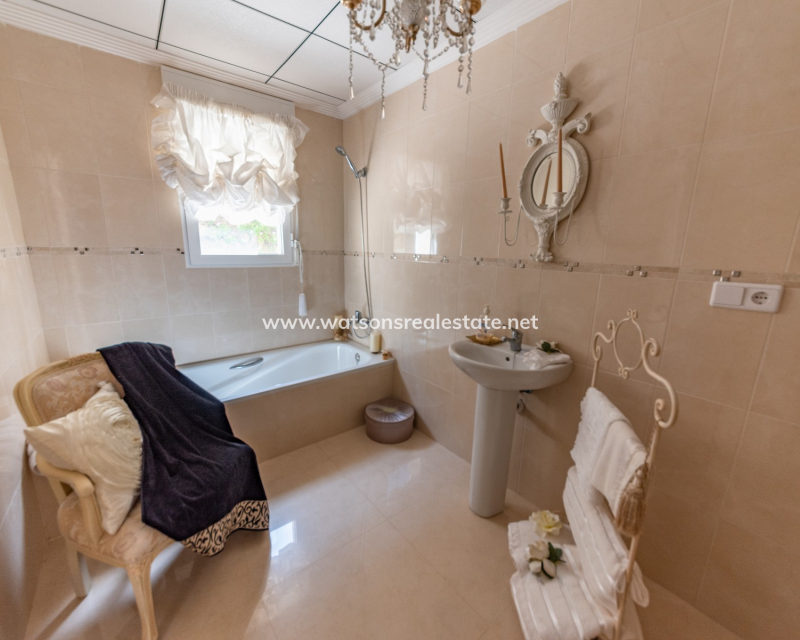 Venta - Chalet Independiente - Urb. La Escuera