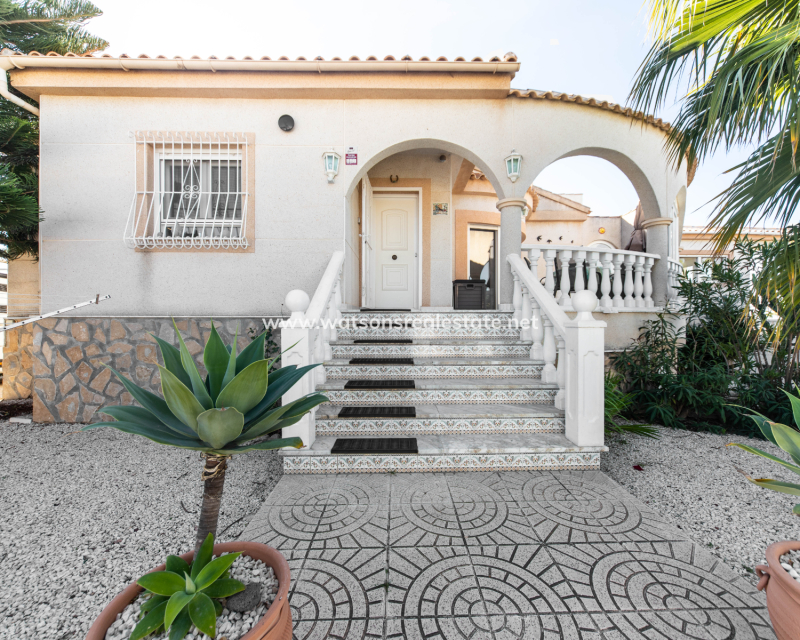 Venta - Chalet Independiente - Urb. La Escuera