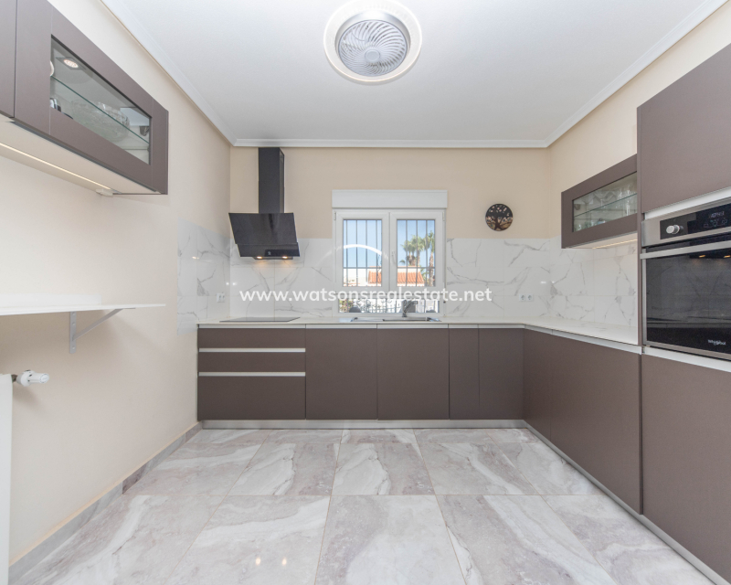 Venta - Chalet Independiente - Urb. La Escuera