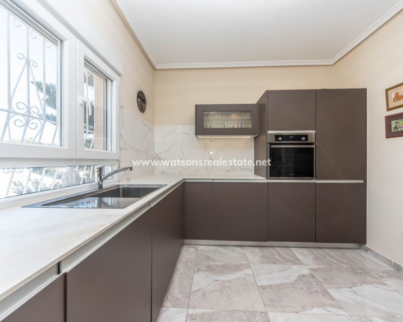 Venta - Chalet Independiente - Urb. La Escuera