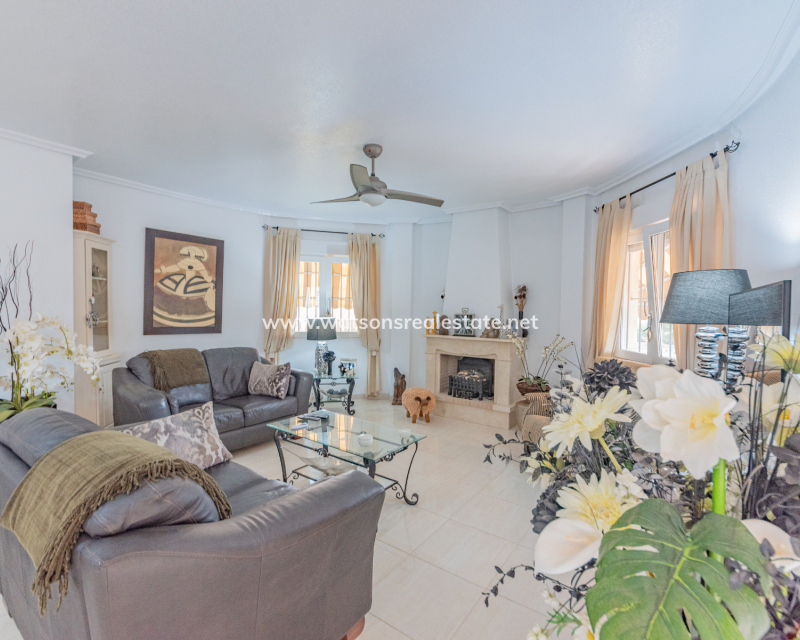 Venta - Chalet Independiente - Urb. La Marina