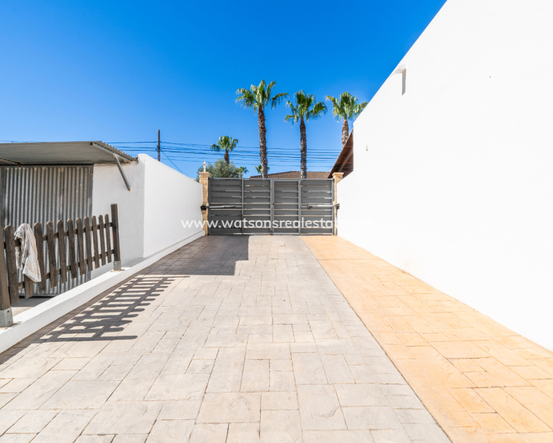 Venta - Chalet Independiente - Urb. La Marina