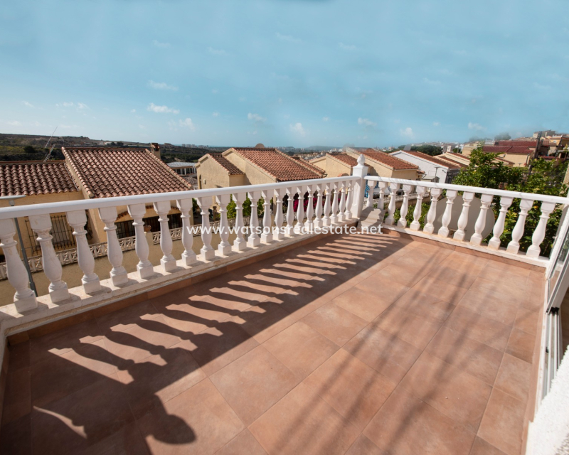 Venta - Chalet Independiente - Urb. La Marina