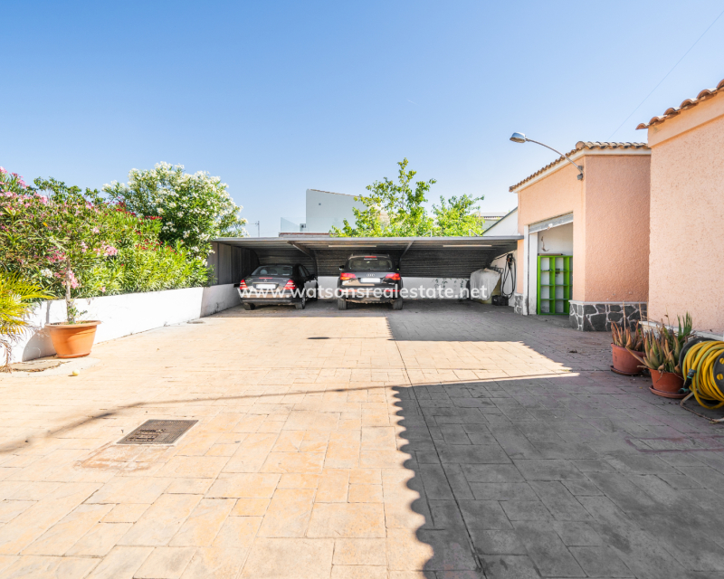 Venta - Chalet Independiente - Urb. La Marina