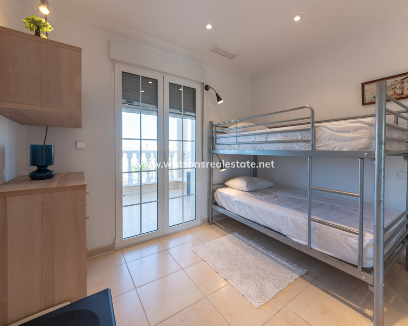 Venta - Chalet Independiente - Urb. La Marina