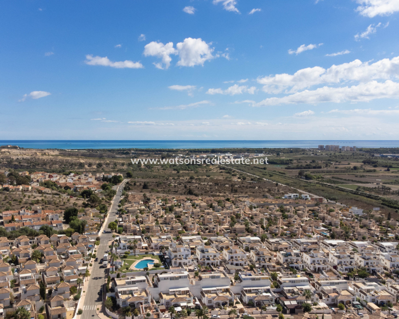 Venta - Chalet Independiente - Urb. La Marina