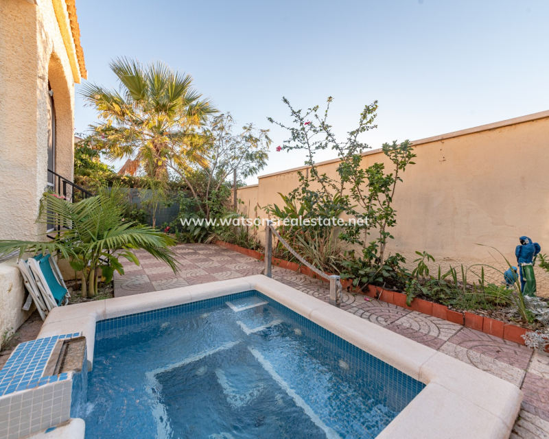 Venta - Chalet Independiente - Urb. La Marina