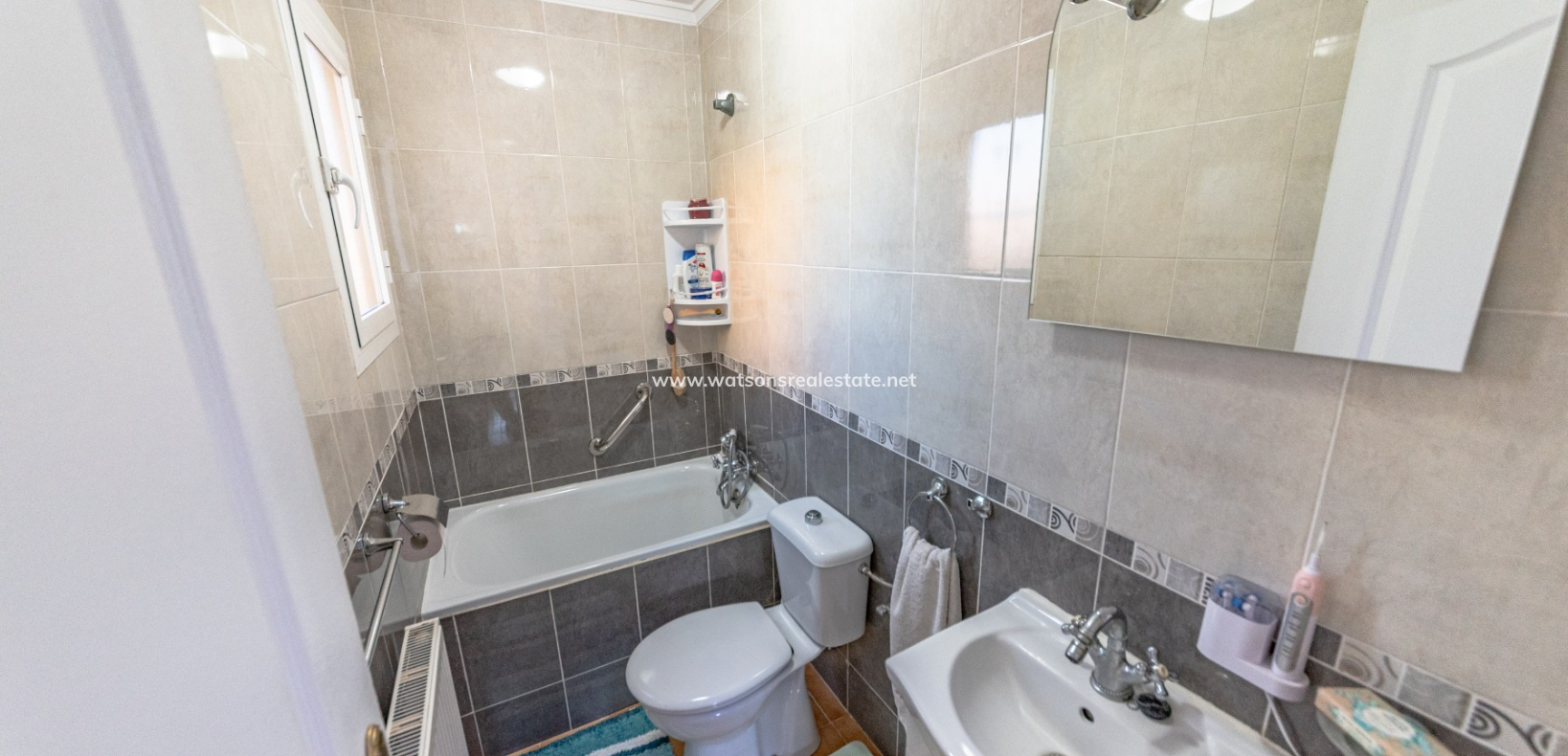 Venta - Chalet Independiente - Urb. La Marina