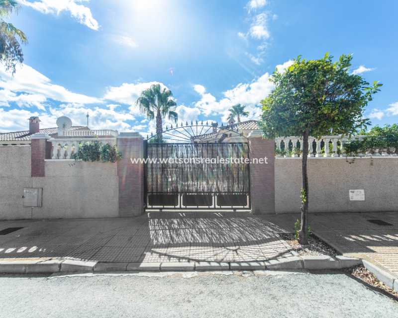 Venta - Chalet Independiente - Urb. La Marina