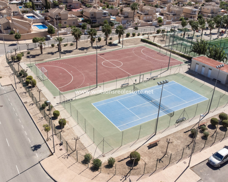 Venta - Chalet Independiente - Urb. La Marina