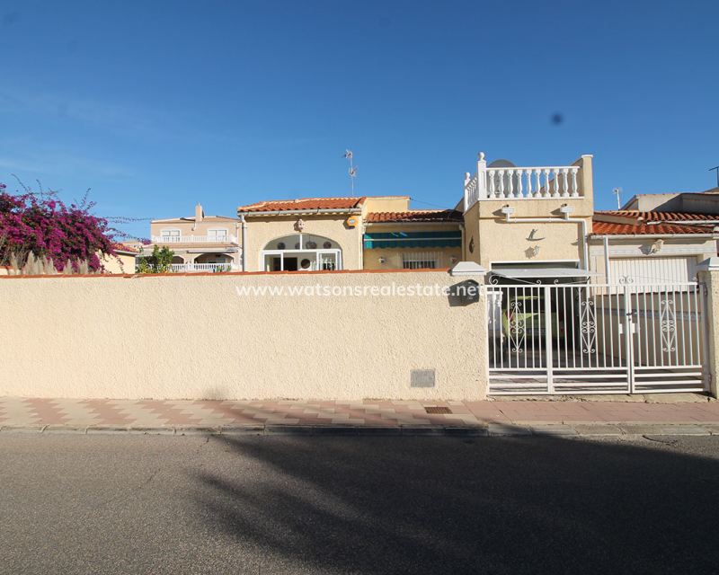 Venta - Chalet Independiente - Urb. La Marina