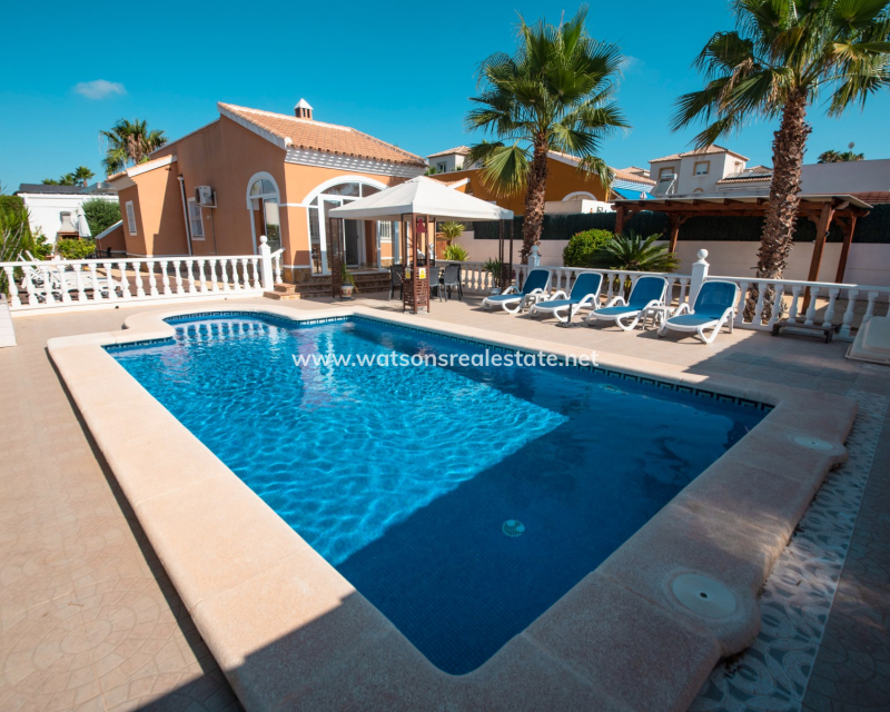 Venta - Chalet Independiente - Urb. La Marina