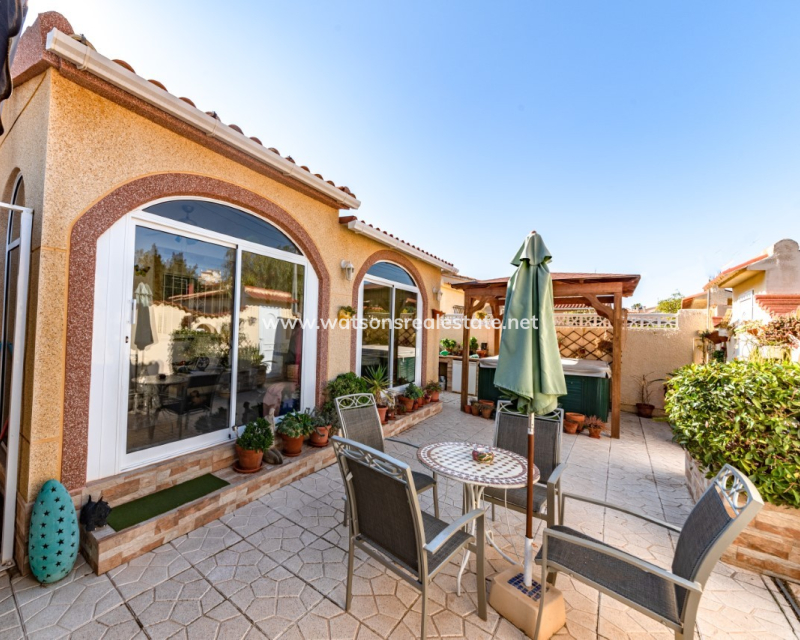 Venta - Chalet Independiente - Urb. La Marina