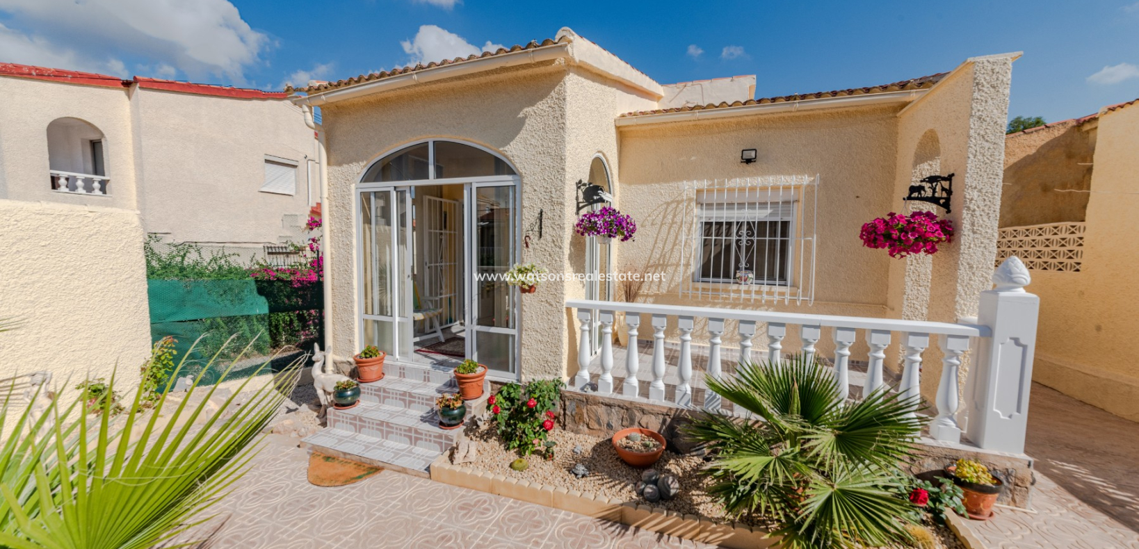 Venta - Chalet Independiente - Urb. La Marina