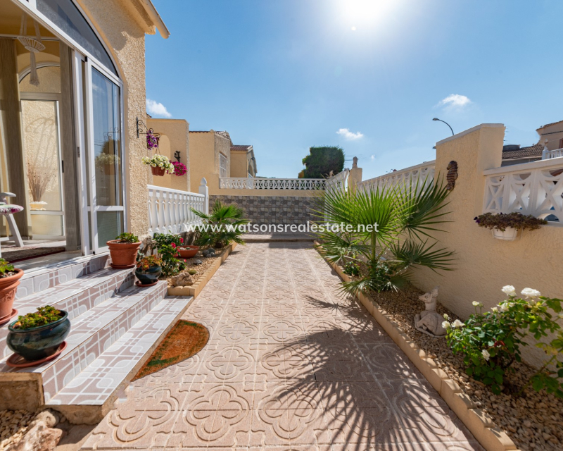 Venta - Chalet Independiente - Urb. La Marina
