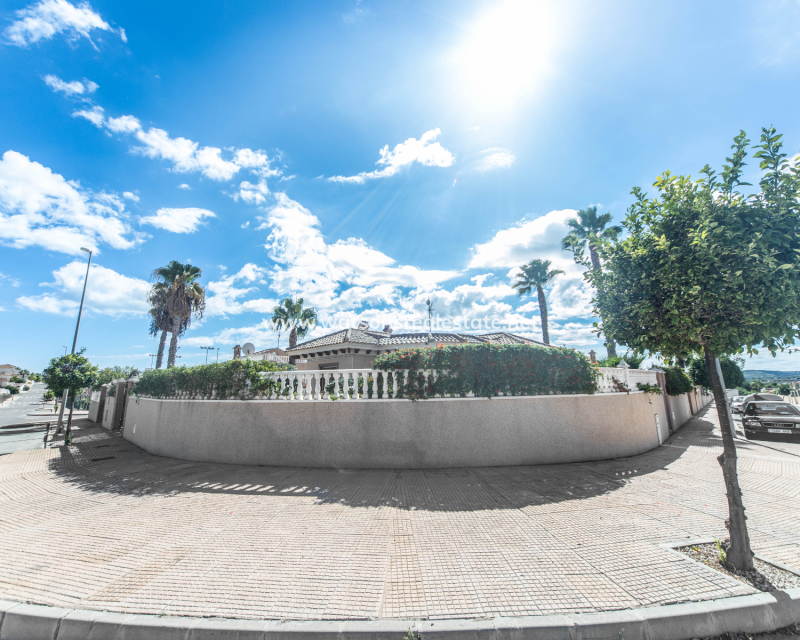 Venta - Chalet Independiente - Urb. La Marina