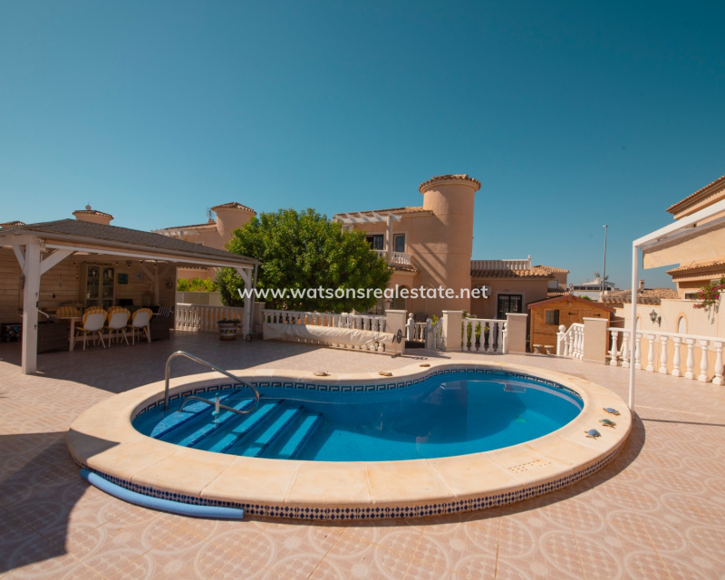 Venta - Chalet Independiente - Urb. La Marina