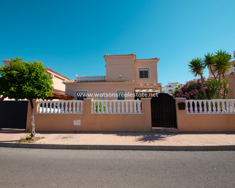 Venta - Chalet Independiente - Urb. La Marina