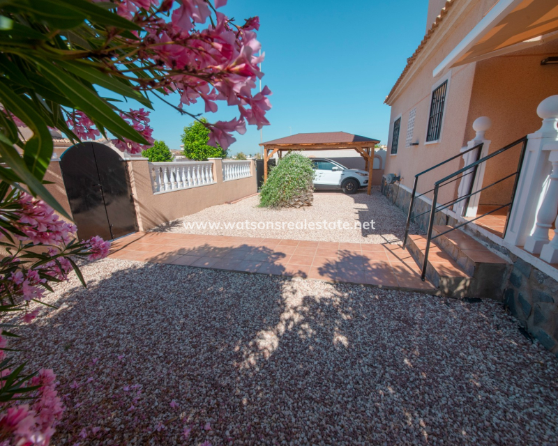 Venta - Chalet Independiente - Urb. La Marina