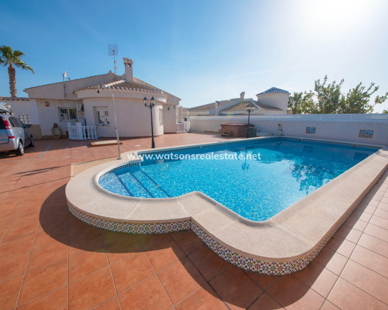 Venta - Chalet Independiente - Urb. La Marina