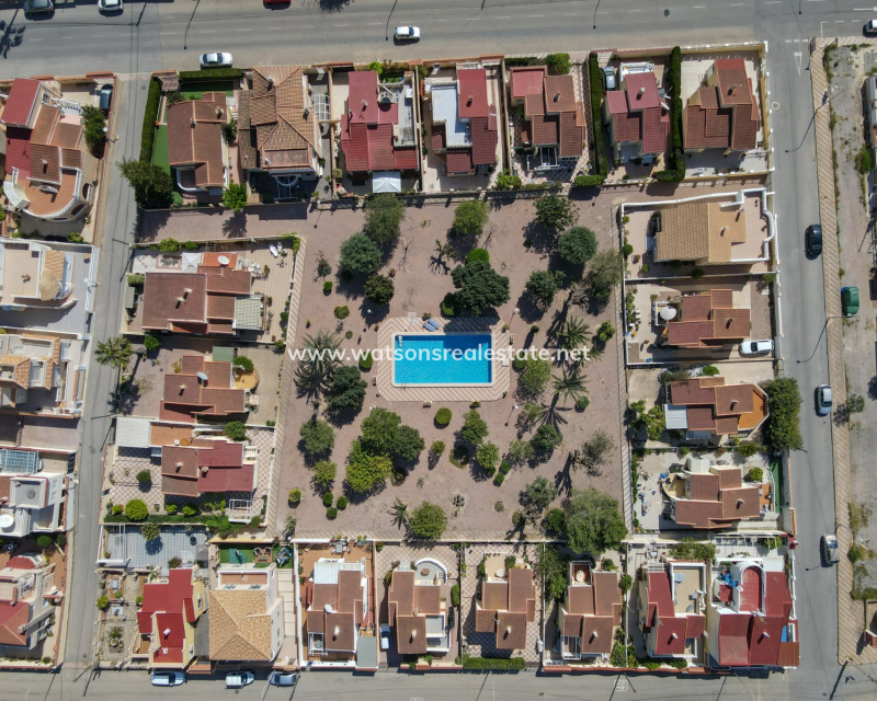 Venta - Chalet Independiente - Urb. La Marina