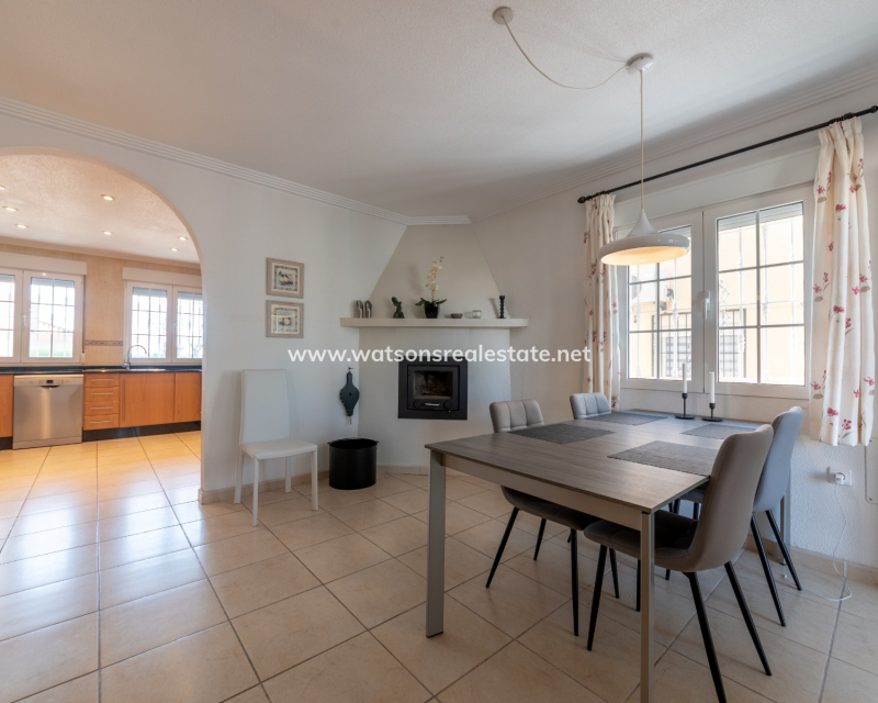 Venta - Chalet Independiente - Urb. La Marina