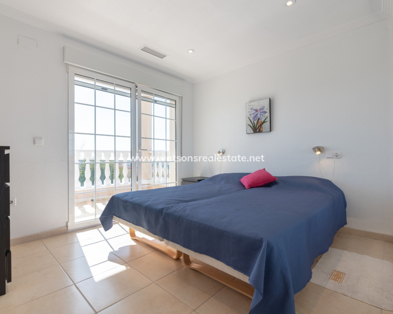 Venta - Chalet Independiente - Urb. La Marina