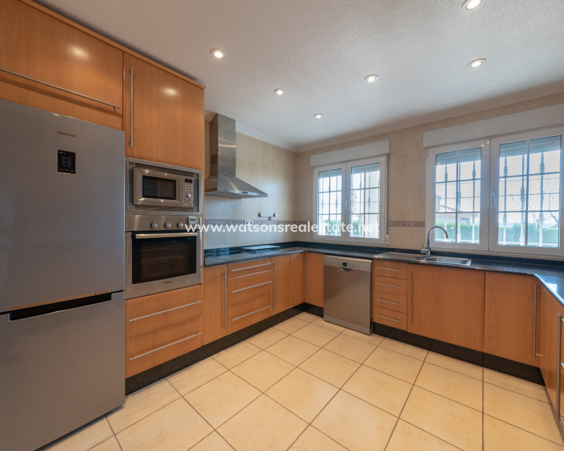 Venta - Chalet Independiente - Urb. La Marina