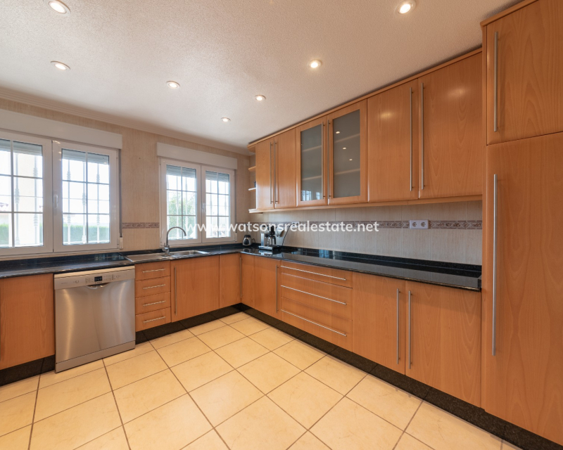 Venta - Chalet Independiente - Urb. La Marina