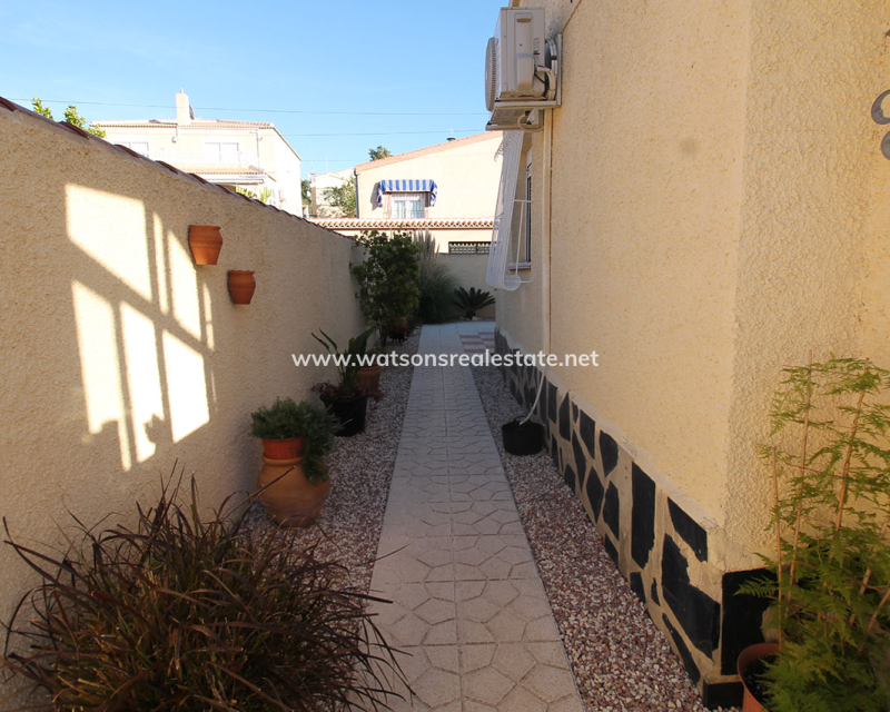 Venta - Chalet Independiente - Urb. La Marina