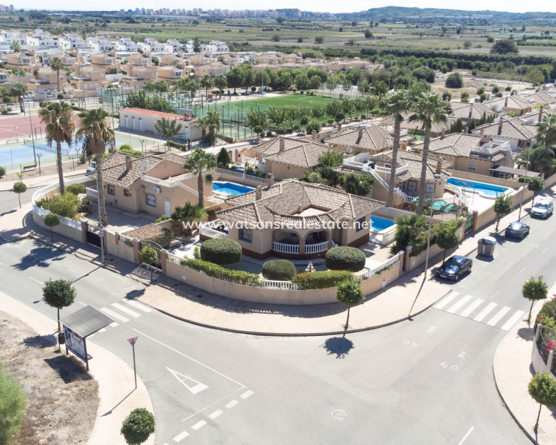 Venta - Chalet Independiente - Urb. La Marina