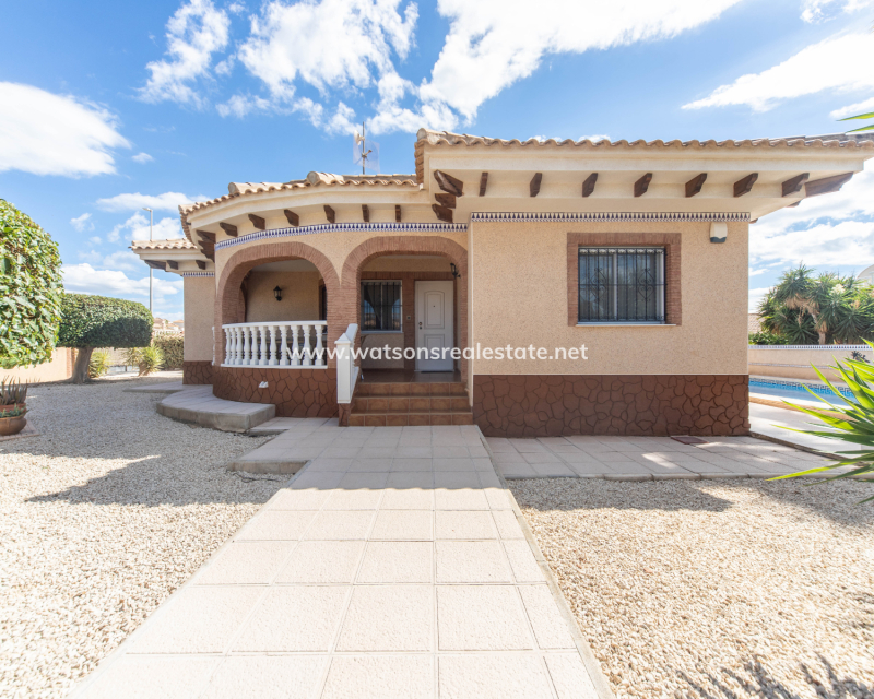 Venta - Chalet Independiente - Urb. La Marina