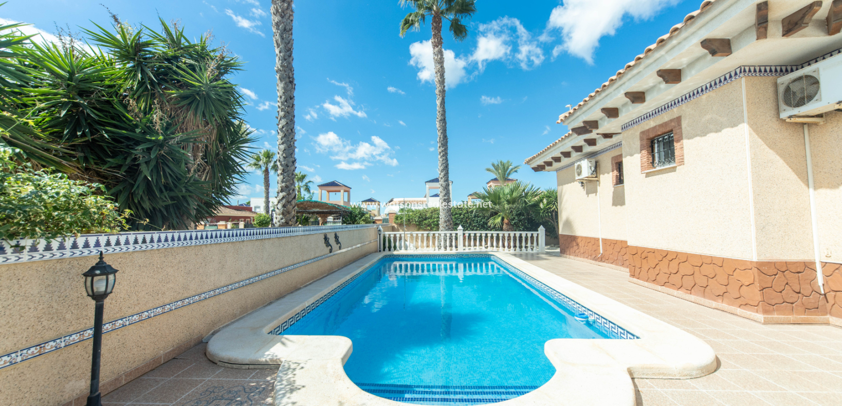 Venta - Chalet Independiente - Urb. La Marina