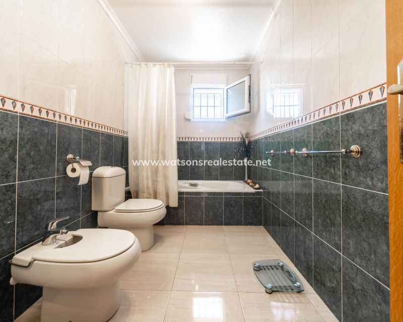 Venta - Chalet Independiente - Urb. La Marina