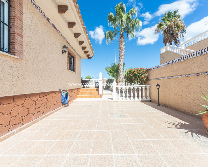 Venta - Chalet Independiente - Urb. La Marina