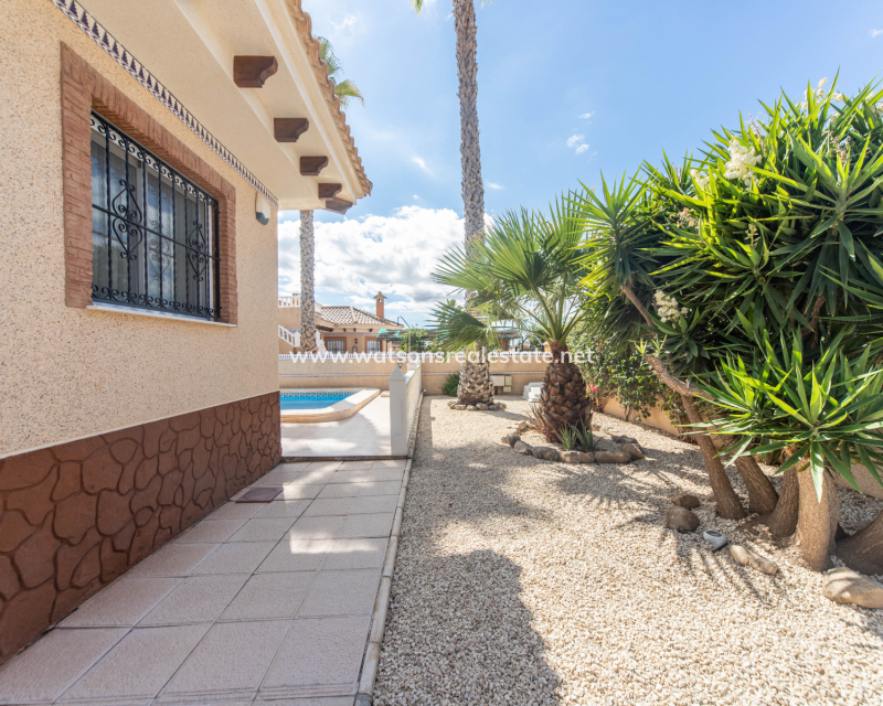 Venta - Chalet Independiente - Urb. La Marina