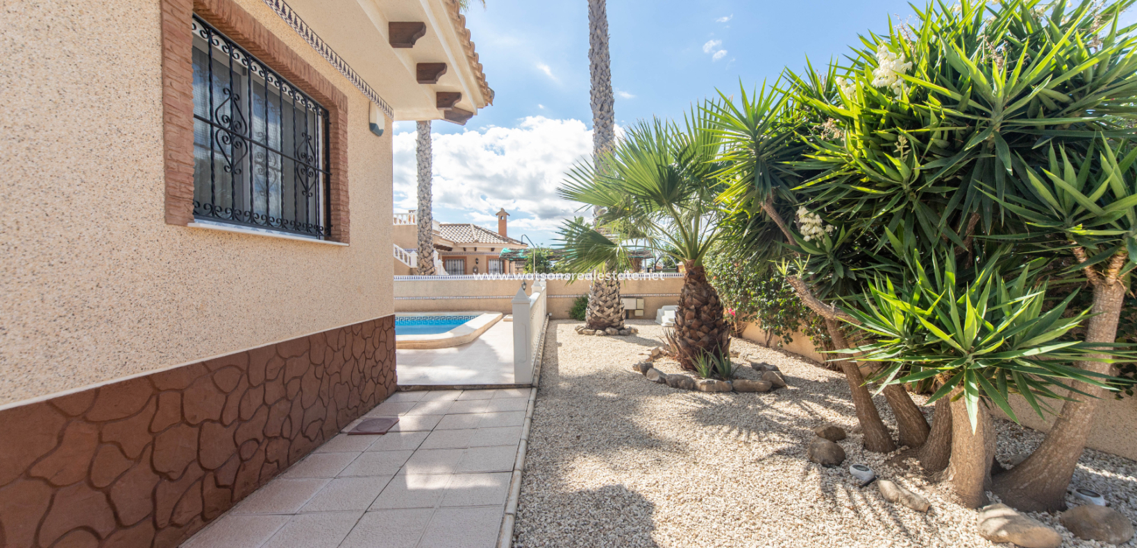Venta - Chalet Independiente - Urb. La Marina