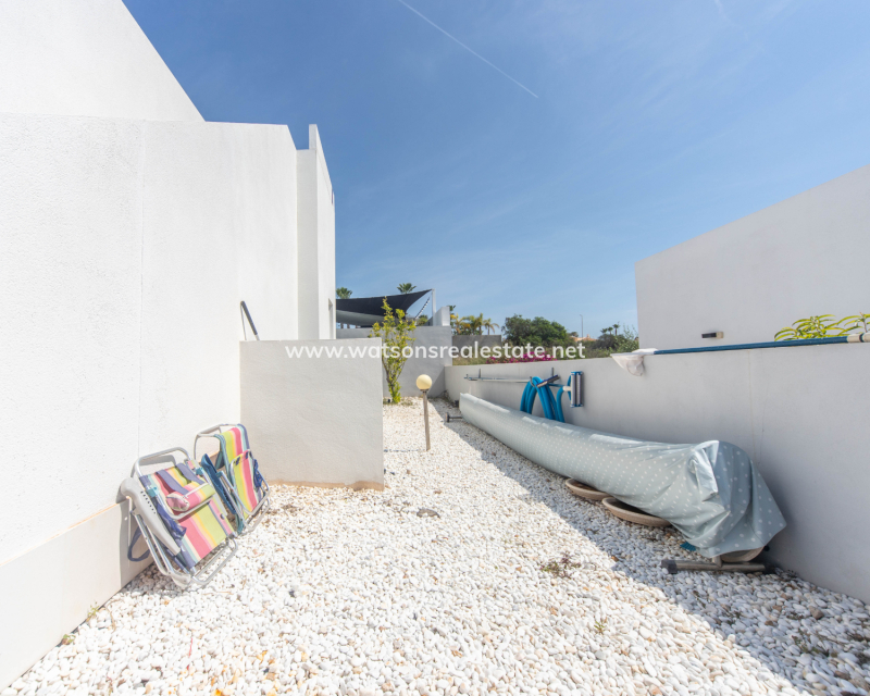 Venta - Chalet Independiente - Urb. La Marina