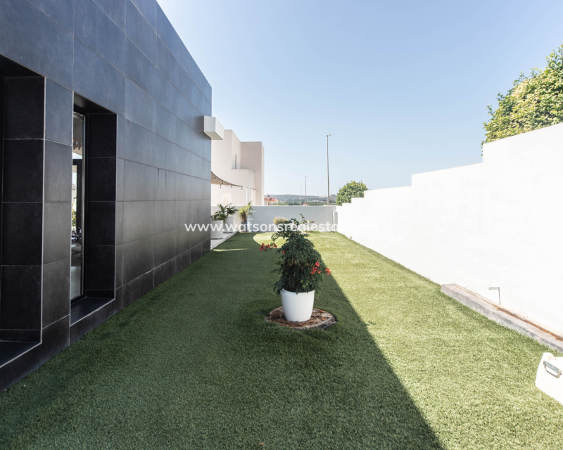 Venta - Chalet Independiente - Urb. La Marina