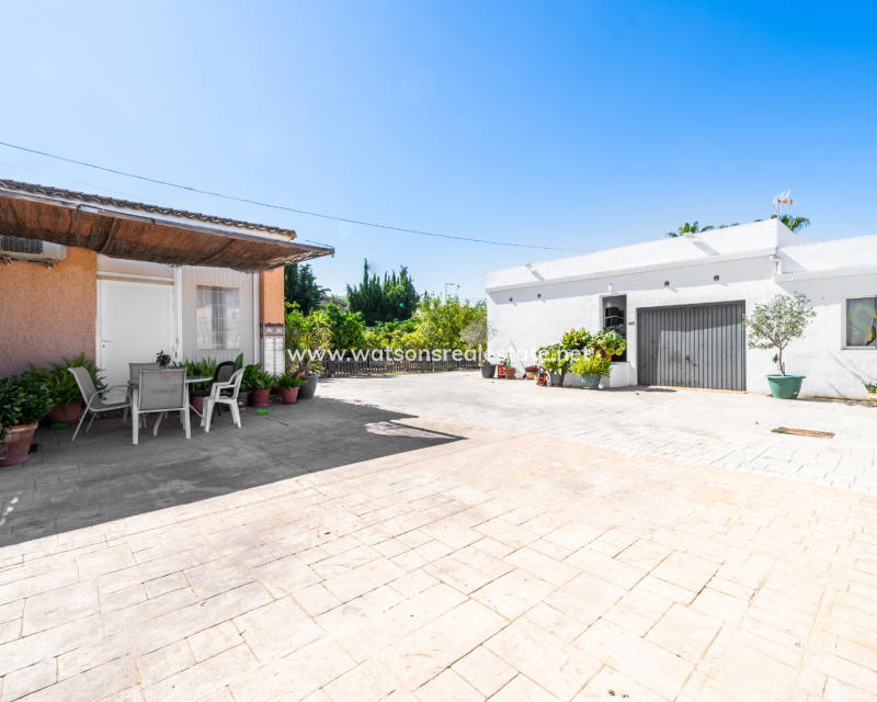 Venta - Chalet Independiente - Urb. La Marina