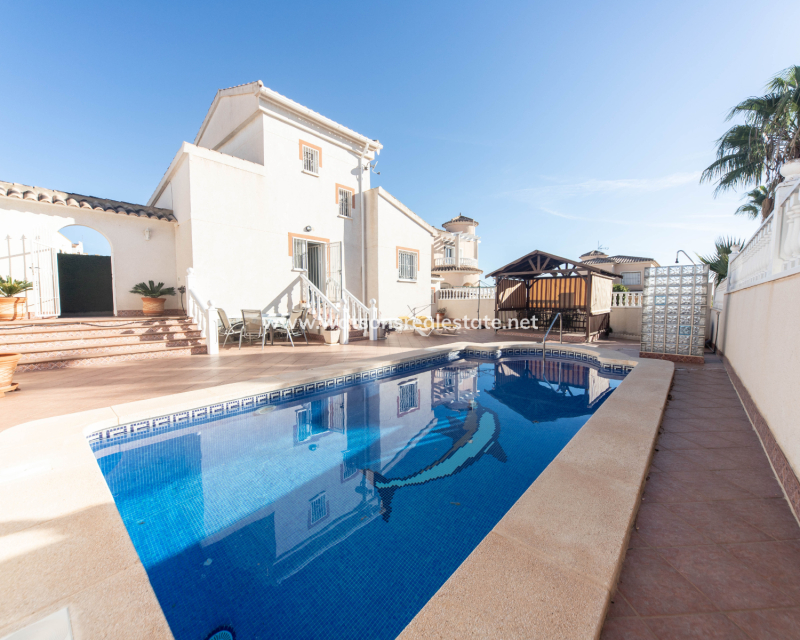 Venta - Chalet Independiente - Urb. La Marina
