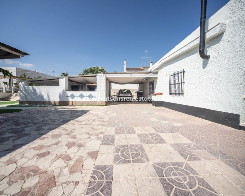 Venta - Chalet Independiente - Urb. La Marina