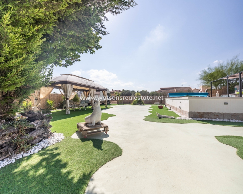 Venta - Chalet Independiente - Urb. La Marina