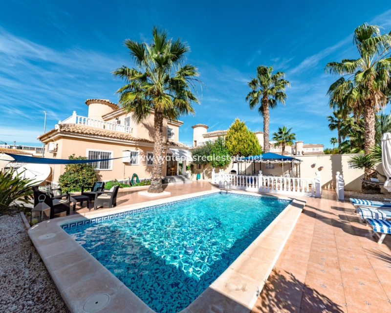 Venta - Chalet Independiente - Urb. La Marina