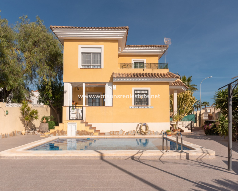 Venta - Chalet Independiente - Urb. La Marina