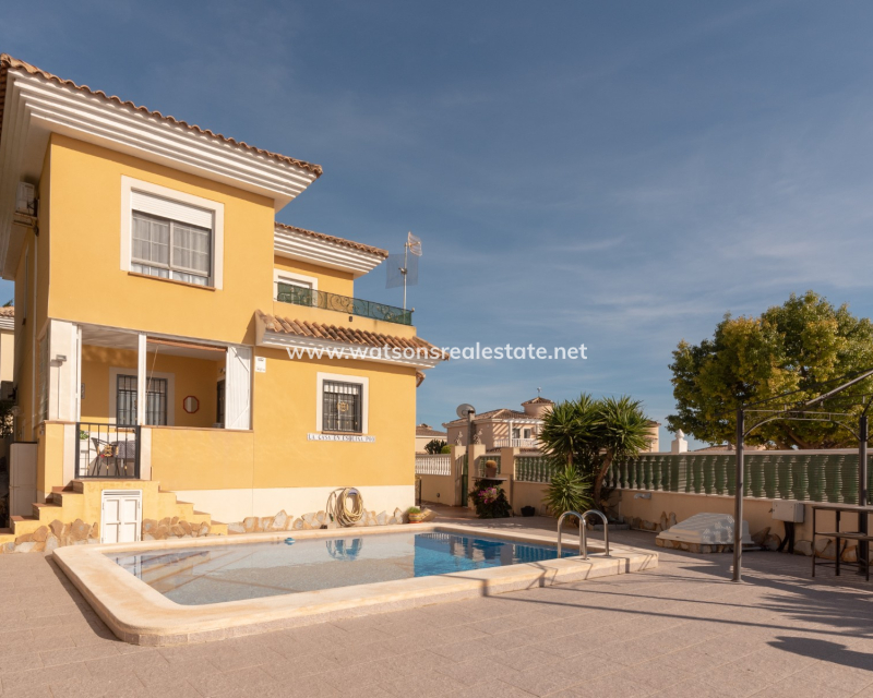 Venta - Chalet Independiente - Urb. La Marina